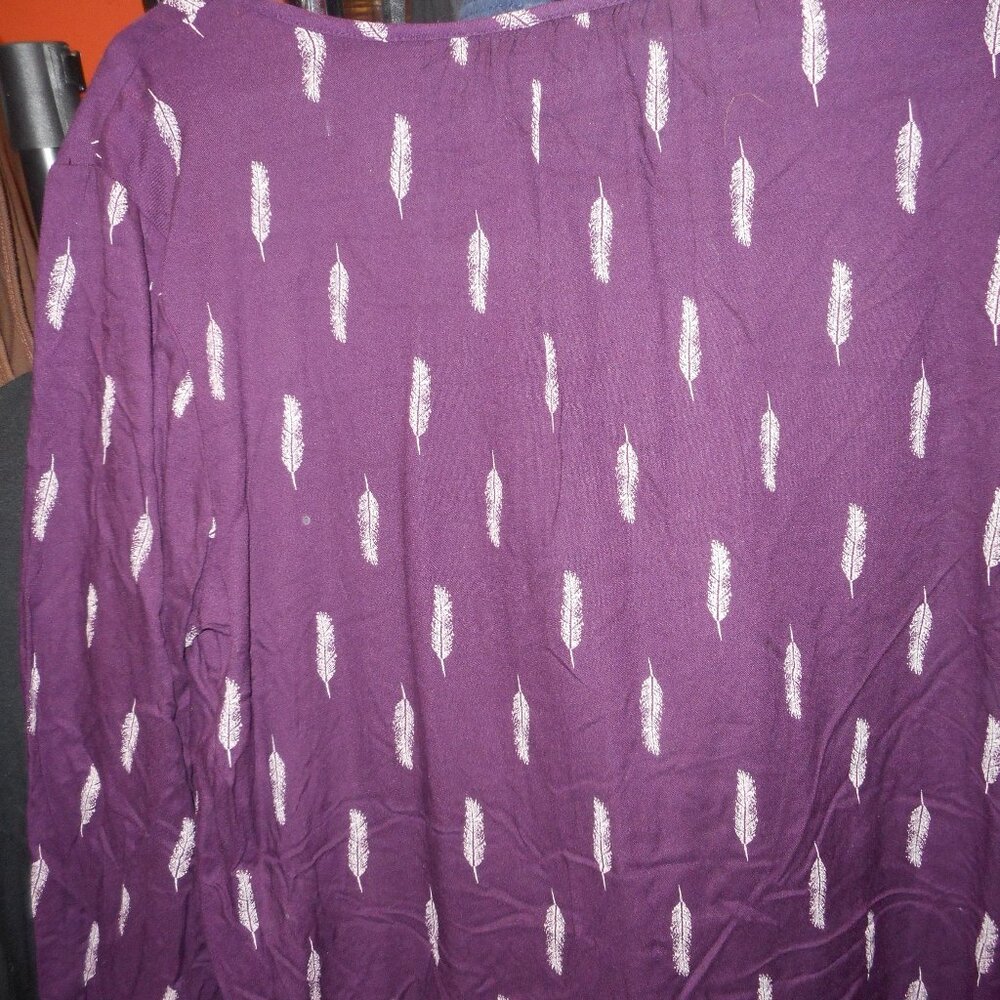 SONOMA - women's top, slight V neck, drawstring on neckline, purple feather fabr - Picture 12 of 12